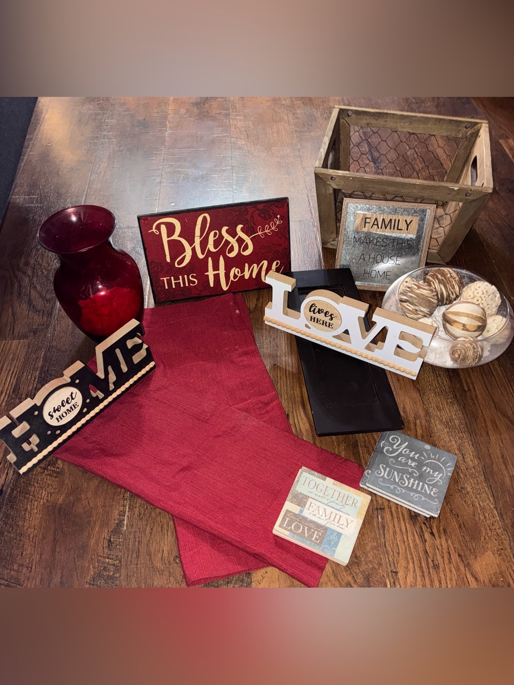 Assortment of house decor!